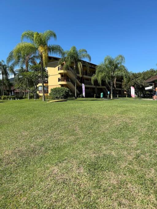 Lindo Flat No Costabella Apartment *